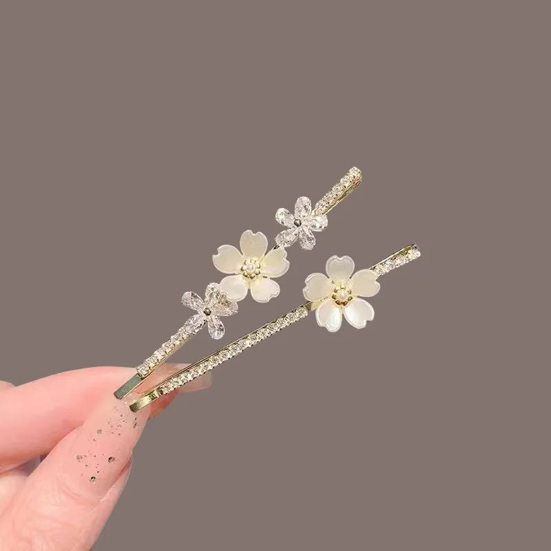 The Min-Ji Floral Bobby Pins white and silver
