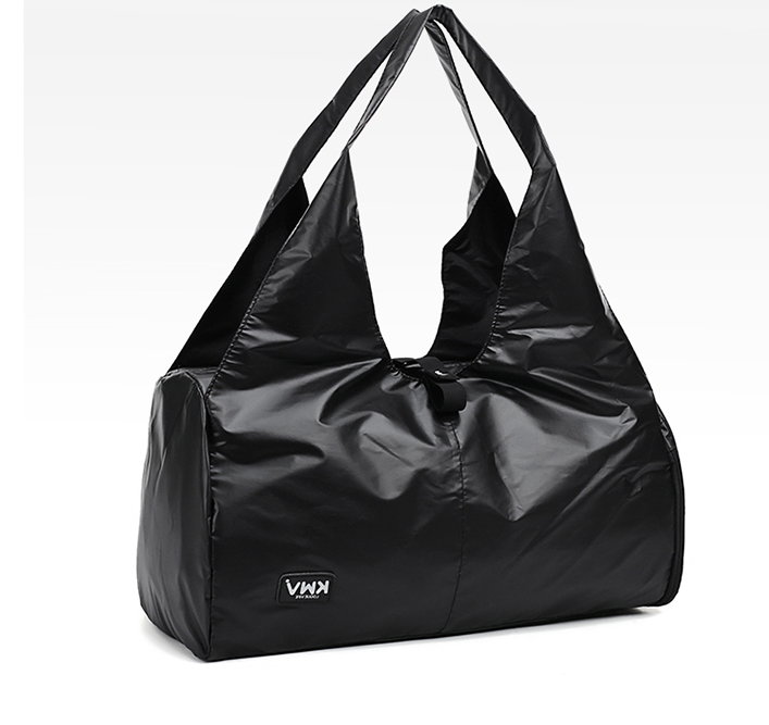 The Pearlescent Dance Bag shiny black
