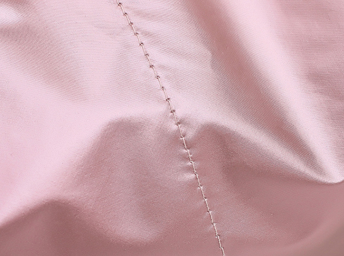 The Pearlescent Dance Bag shiny pink