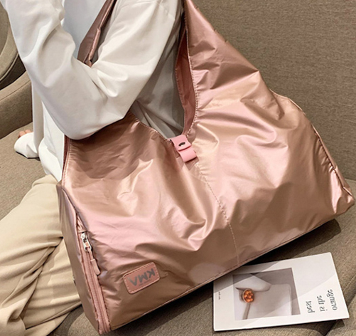 The Pearlescent Dance Bag shiny pink