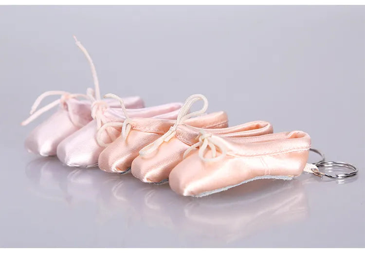 Брелок для ключей из атласных пуантов - Уникальные аксессуары для балета - Panache Ballet Boutique