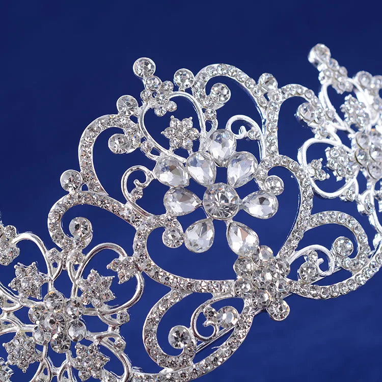 A tiara de cristal Ferrera