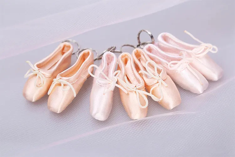 سلسلة مفاتيح حذاء ساتان بوينت - إكسسوارات باليه فريدة من نوعها - Panache Ballet Boutique