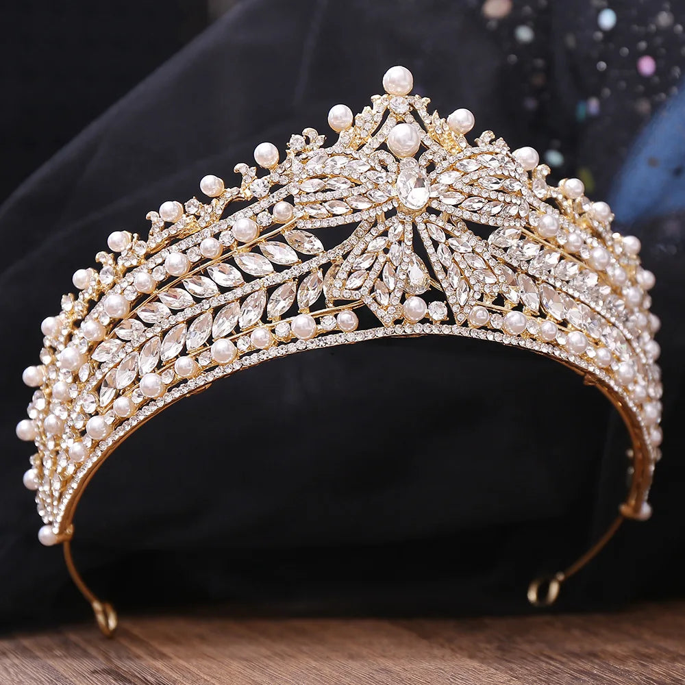 A tiara Donella Bow