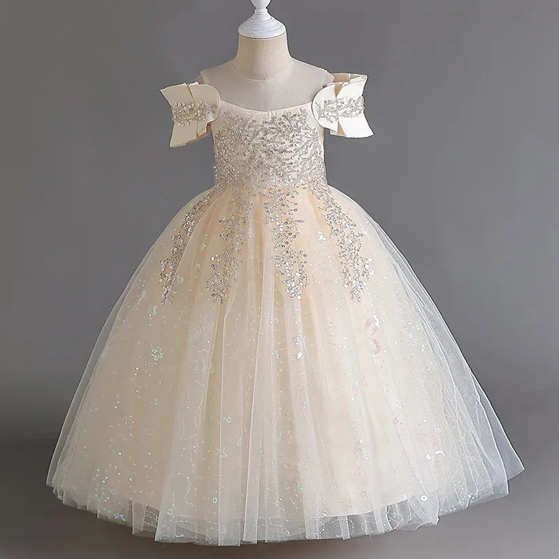 Бежевое платье принцессы для девочки с блестками и белой накладкой