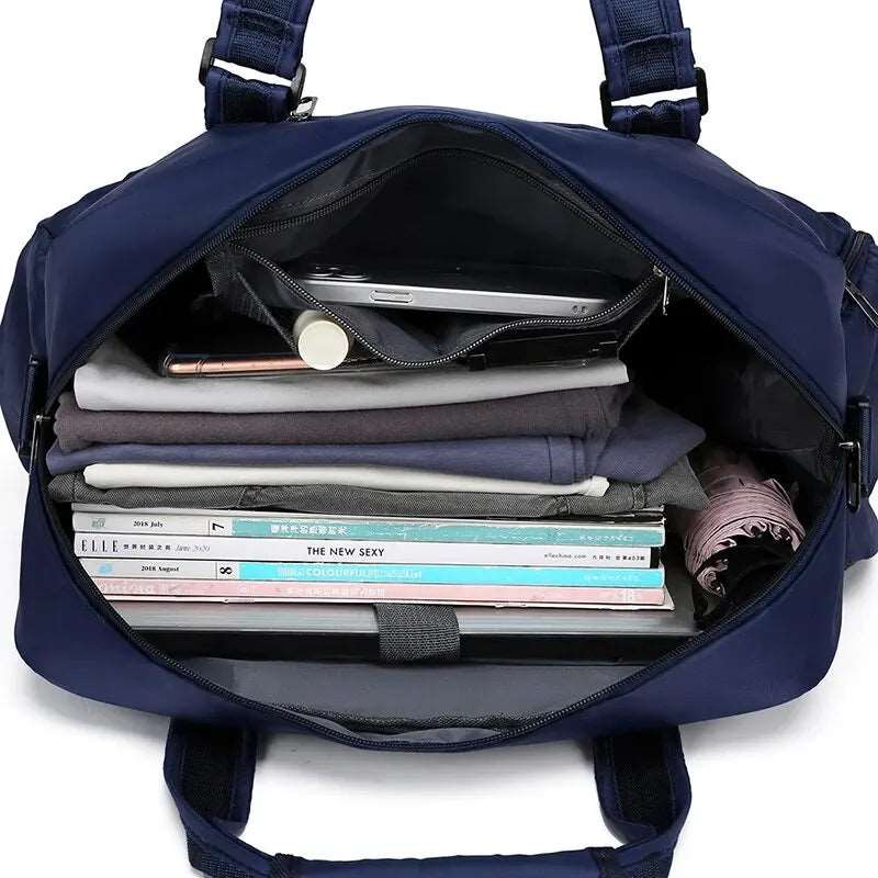 внутри темно-синей танцевальной сумки спортивная сумка