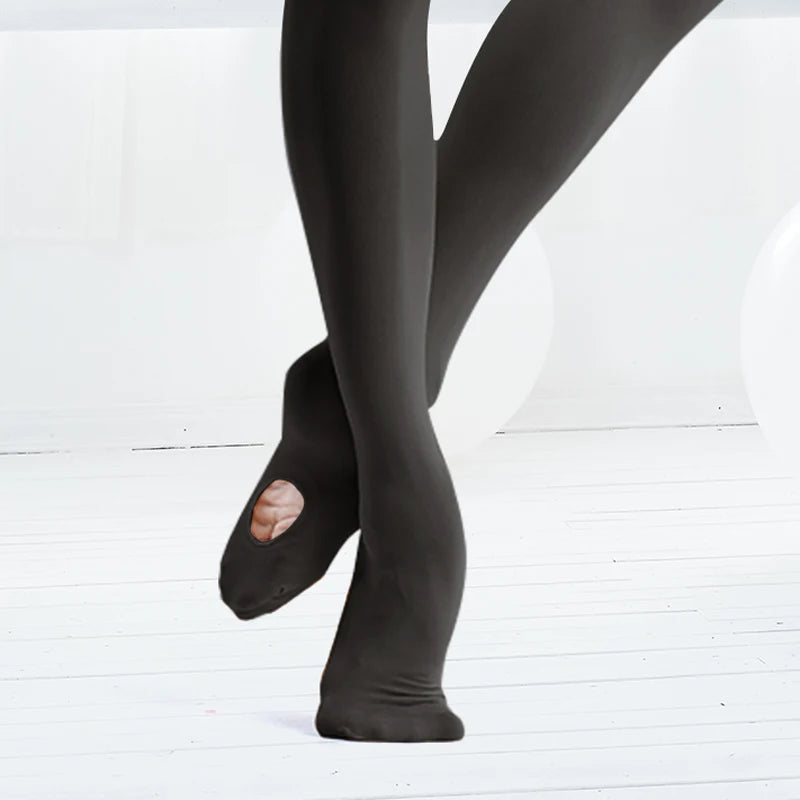 mulher vestindo meia-calça de balé preta conversível