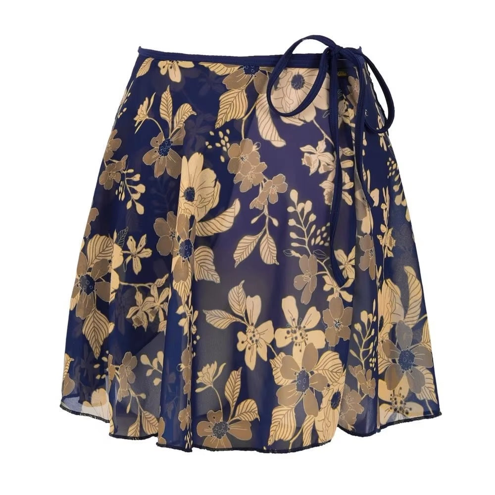 Blauer und goldener Wickelrock mit Blumenmuster