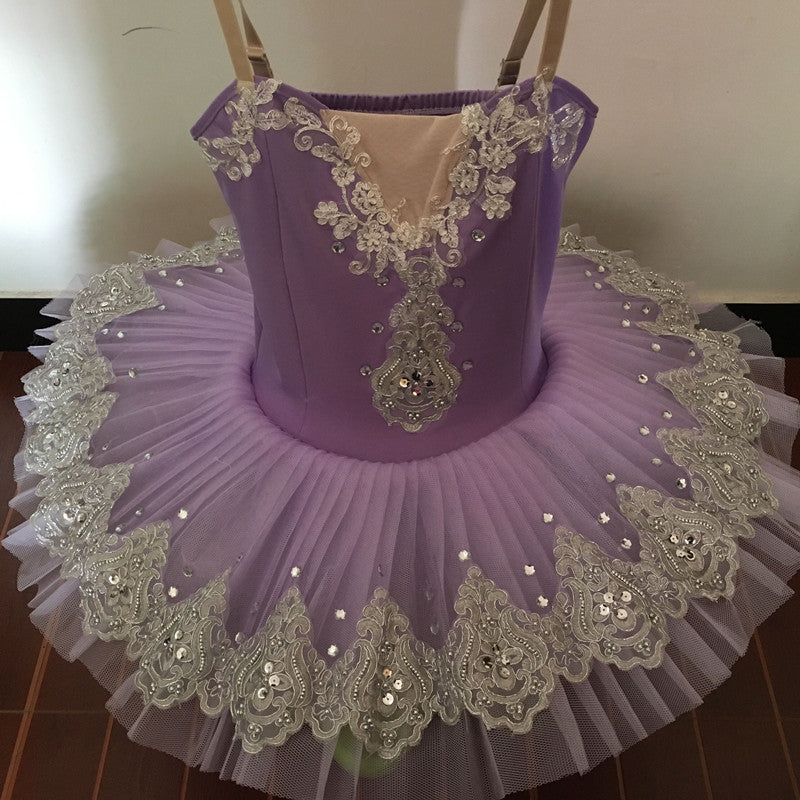 Vorderseite des professionellen Bell-Tutu für Mädchen in Lavendel