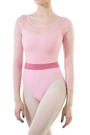 Vorderseite aus rosa Mesh-Trikot mit 3/4-Ärmeln und darunterliegendem rosa Leibchen.